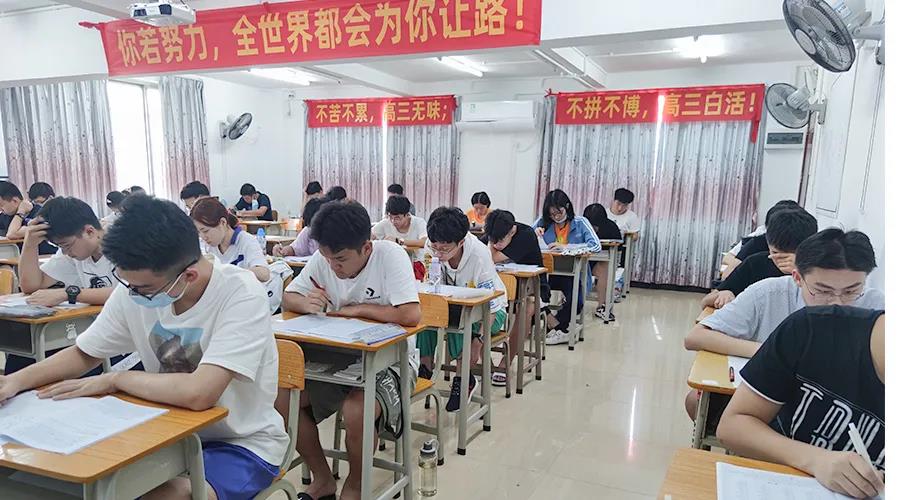 华科教育2023届高考复读班暑假补课安排